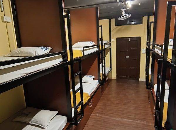 The Metro Pod - Backpackers A/C Dormitory