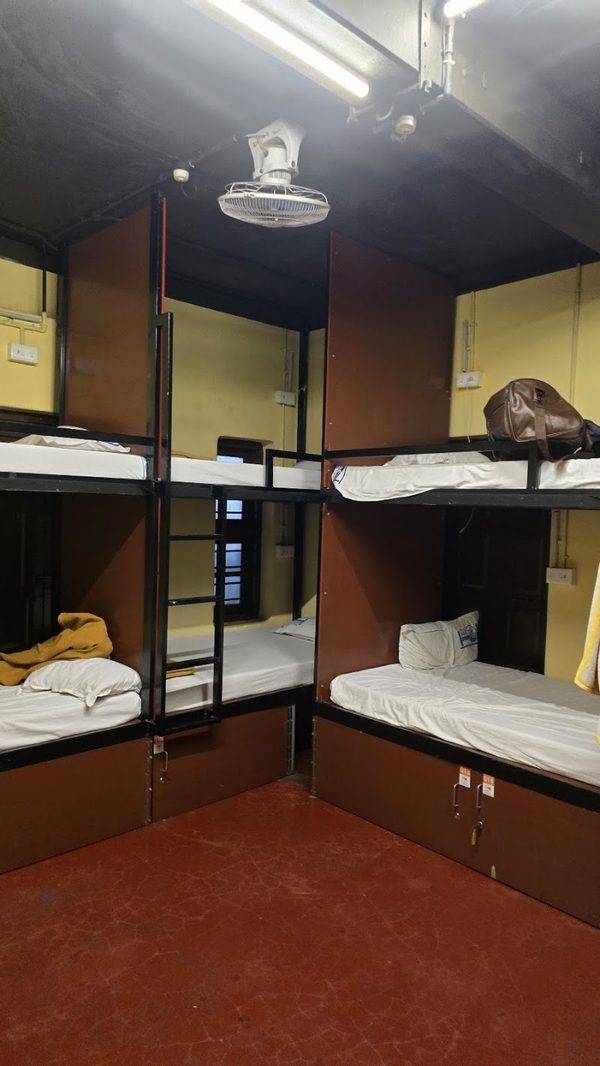 The Metro Pod - Backpackers A/C Dormitory